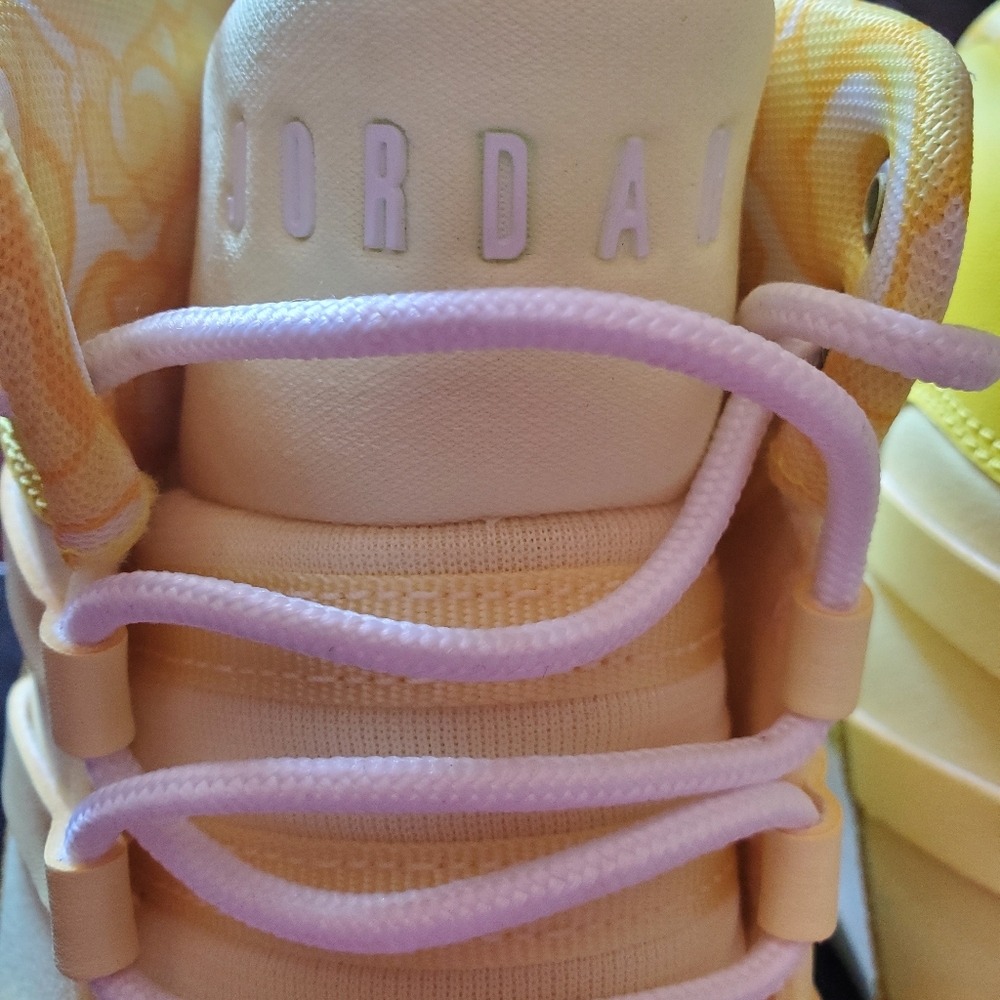 Yellow Nike - Picture 3 of 4